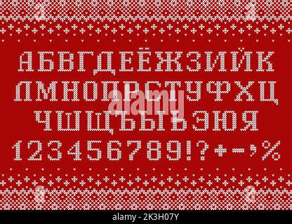 Kyrillische Schrift im Sweatshirt-Stil. Gestrickte russische Buchstaben, Zahlen und Symbole für Neujahr und Wintersaison. Stock Vektor
