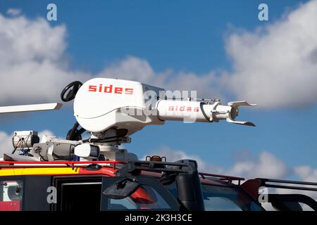 Morlaix, Frankreich - September 18 2022: Schaumkanone einer VMA 108 auf dem Flughafen Morlaix - Ploujean in der Bretagne. Es ist ein Feuerwehrauto, das auf der Luftfahrtplattform verwendet wird Stockfoto