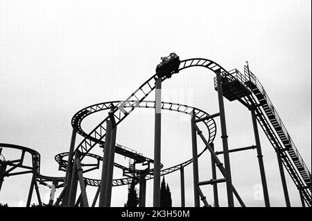 Cobra Rollercoaster, Paultons Park, Ower, Romesy, Hampshire, England, Vereinigtes Königreich. Stockfoto