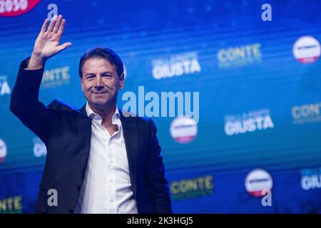 Rom, Italien. 23. September 2022. (Archiv Giuseppe Conte) der Führer der fünf-Sterne-Bewegung (M5s) Giuseppe Conte, ehemaliger Premierminister und drittgrößte politische Partei bei den Parlamentswahlen vom 25. September, gewann 15, 55 % der Stimmen in Rom. (Bild: © Andrea Ronchini/Pacific Press via ZUMA Press Wire) Stockfoto