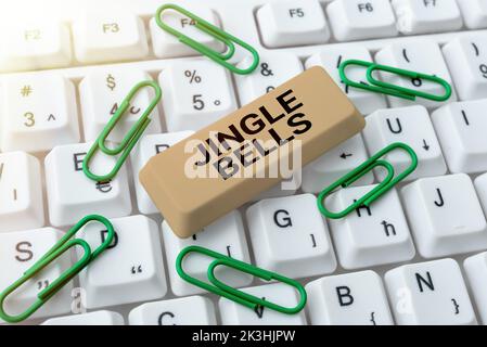 Textunterschrift mit Jingle Bells. Geschäftsidee berühmtestes traditionelles Weihnachtslied auf der ganzen Welt Stockfoto