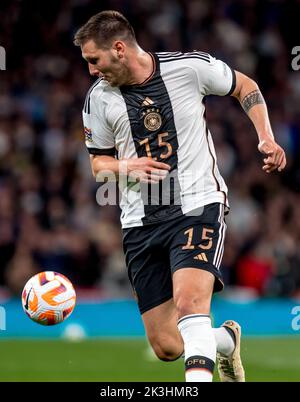 London, Großbritannien. 27. September 2022. Niklas Sule aus Deutschland beim Nations League-Spiel zwischen England und Deutschland im Wembley Stadium, London, England am 26. September 2022. Foto von Phil Hutchinson. Nur zur redaktionellen Verwendung, Lizenz für kommerzielle Nutzung erforderlich. Keine Verwendung bei Wetten, Spielen oder Veröffentlichungen einzelner Clubs/Vereine/Spieler. Kredit: UK Sports Pics Ltd/Alamy Live Nachrichten Stockfoto