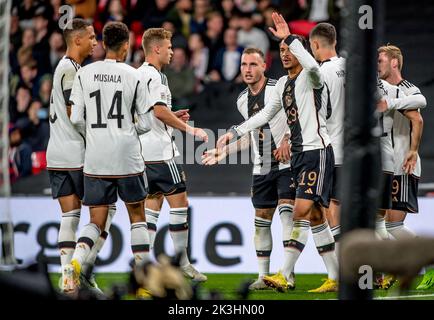London, Großbritannien. 27. September 2022. Das Team feiert das Tor von Ilkay Gundogan aus einer Strafe für Deutschland in der zweiten Halbzeit während des Nations-League-Spiels zwischen England und Deutschland im Wembley-Stadion, London, England am 26. September 2022. Foto von Phil Hutchinson. Nur zur redaktionellen Verwendung, Lizenz für kommerzielle Nutzung erforderlich. Keine Verwendung bei Wetten, Spielen oder Veröffentlichungen einzelner Clubs/Vereine/Spieler. Kredit: UK Sports Pics Ltd/Alamy Live Nachrichten Stockfoto