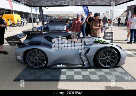 Seitenansicht des McMurtry Spéirling Electric Fan Car, absoluter Rekordhalter beim Goodwood Festival of Speed, zu sehen beim Silverstone Classic Stockfoto