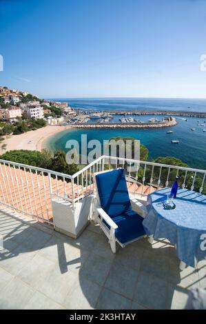 Terrasse mit Blick aufs Meer, Wohnungen Ginestra, Cala Gonone, Dorgali, Provincia di Nuoro, Sardinien, Italien Stockfoto