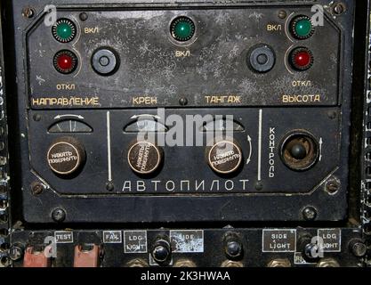 control panel knobs and buttons in Mil Mi-8 helicopter Stockfoto