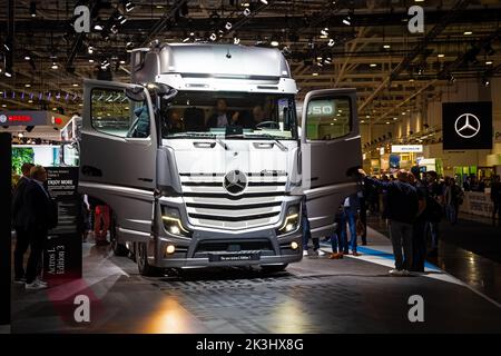 Mercedes-Benz Actros L Edition 3 präsentiert auf der IAA Hannover. Deutschland - 20. September 2022 Stockfoto