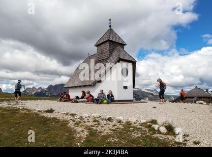 SAN CASSIANO, ITALIEN, 31. AUGUST 2021 - Antonius Kapelle in der Nähe der Hütte Pralongià, Gadertal, Provinz Bozen, Italien. Stockfoto