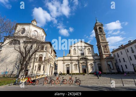 MAILAND, ITALIEN, 5. MÄRZ 2022 - Blick auf die Kirche Santo Stefano Maggiore und das Heiligtum San Bernardino alle Ossa in Mailand, Italien. Stockfoto