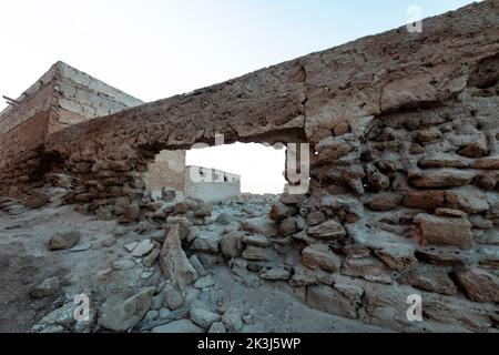 Al Jazirat Al Hamra, die Geisterstadt Ras Al Khaimah, wurde aufgegeben, als der Ölreichtum die Urbanisierung der VAE hervorbrachte. Stockfoto