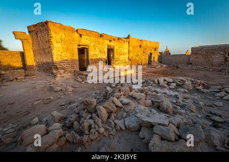 Al Jazirat Al Hamra, die Geisterstadt Ras Al Khaimah, wurde aufgegeben, als der Ölreichtum die Urbanisierung der VAE hervorbrachte. Stockfoto