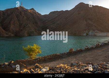 Shawka Dam, der sich in Wadi Shawka an der östlichen Außenfassade von Ras Al Khaimah an der Grenze zu Sharjah befindet. „Wadi Shawka ist die ideale Familienrekreationa Stockfoto