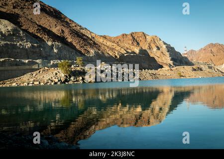 Shawka Dam, der sich in Wadi Shawka an der östlichen Außenfassade von Ras Al Khaimah an der Grenze zu Sharjah befindet. „Wadi Shawka ist die ideale Familienrekreationa Stockfoto