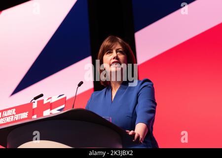 Liverpool UK 27. September 2022, Lucy Powell Shadow Staatssekretärin für Digital, Kultur, Medien und Sport bei der Arbeitskonferenz in Liverpool. Liverpool Kings Dock. Liverpool, Großbritannien. Bild: gary Roberts/worldwidefeatures.com Stockfoto