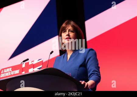 Liverpool UK 27. September 2022, Lucy Powell Shadow Staatssekretärin für Digital, Kultur, Medien und Sport bei der Arbeitskonferenz in Liverpool. Liverpool Kings Dock. Liverpool, Großbritannien. Bild: gary Roberts/worldwidefeatures.com Stockfoto