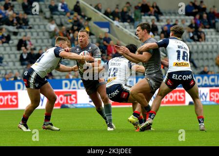 Dacia Magic Weekend, St. James Park Newcastle, Super League Rugby 2021, St. Helens Spieler gegen Katalanen Drachen Spieler. VEREINIGTES KÖNIGREICH Stockfoto