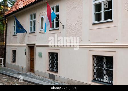 Prag - Tschechische Republik - 08 01 2020 Fassade der Botschaft des Großherzogtums Luxemburg in der Altstadt Stockfoto