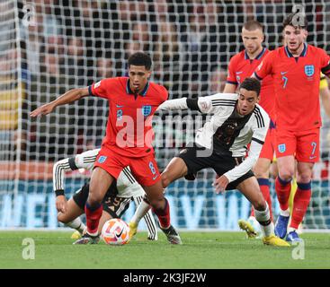 LONDON ENGLAND - SEPTEMBER 26:L-R Jude Bellingham (Borussia Dortmund) aus England und Jamal Musiala (Bayern München) aus Deutschland während der UEFA Nations Le Stockfoto