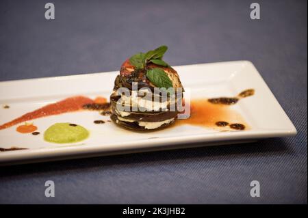 Aubergine Flan mit Ricotta-Käse und Kakao, Cagliari, Sardinien, Italien Stockfoto