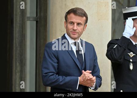 Treffen des Präsidenten der Französischen Republik Emmanuel Macron mit dem Premierminister der Republik Armenien, Nikol PACHINIAN. Palais de l Elysee, Paris, Frankreich am 26. September 2022. (Foto von Lionel Urman/Sipa USA) Stockfoto