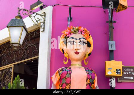 Riesige Pappmaché-Puppe, Stadtzentrum von Oaxaca, Mexiko Stockfoto