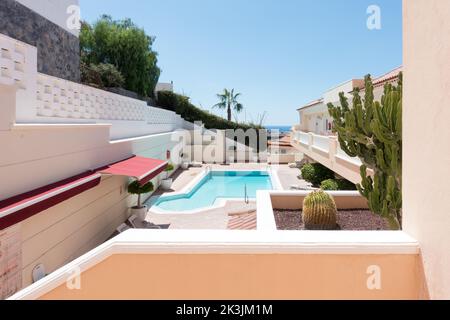 Schwimmbadszenen auf Teneriffa, Spanien Stockfoto