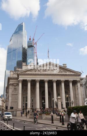 London, Großbritannien, 15. September 2022: Das Einkaufszentrum der Luxusmarken Royal Exchange im Herzen des Finanzviertels der City of London. Anna Watson/Alamy Live News Stockfoto