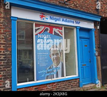 Nigel Adams, Tory MP for Selby & Ainsty, Wahlkreisbüro in 17 High St, Tadcaster, North Yorkshire, England, Vereinigtes Königreich, LS24 9AP Stockfoto