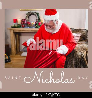 Komposition des nikolaus-Tages-Textes über dem weihnachtsmann mit rotem Sack und Geschenken Stockfoto