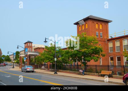 Newmarket Mills Gebäude am Lamprey River an der Main Street im historischen Stadtzentrum von Newmarket, New Hampshire NH, USA. Jetzt ist dieses Gebäude Rivermoor L Stockfoto