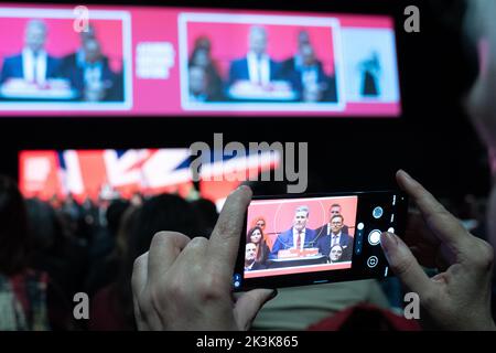 Der Labour-Vorsitzende Sir Keir Starmer hält seine Grundsatzrede vor der Labour Party Konferenz in Liverpool. Bilddatum: Dienstag, 27. September 2022. Stockfoto