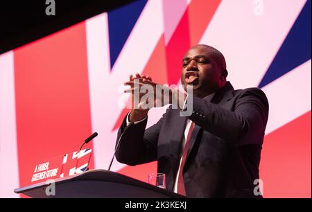 Liverpool UK 27. September 2022, DAVID LAMMY Schattenminister für auswärtige Angelegenheiten, Commonwealth- und Entwicklungsfragen bei der Labour Party Liverpool 27. September 2022 .Arbeitskonferenz in Liverpool. Liverpool Kings Dock. Liverpool, Großbritannien. Bild: gary Roberts/worldwidefeatures.com Stockfoto