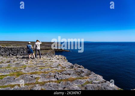 Die alte Festung von Dún Aonghasa oder Dún Aengus, Inishmore, die größte der Aran-Inseln, Galway, Irland Stockfoto