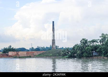 Das Foto zeigt die Umweltverschmutzung in Bangladesch in der Ziegelfabrik. Das Klima in Bangladesch und auf der ganzen Welt verändert sich. Stockfoto