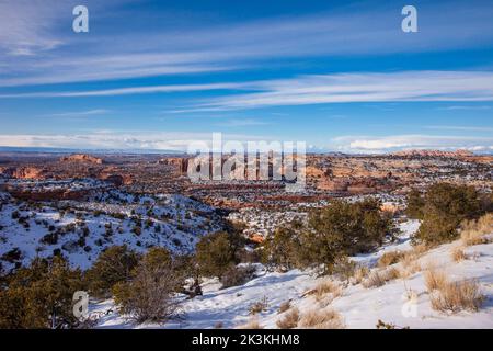 Winteransicht des Rough Canyon vom Neck Spring Trailhead, Island in the Sky Mesa, Canyonlands National Park, Utah. Stockfoto