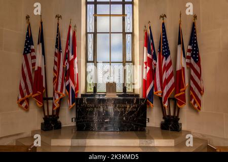 Kapelle Innenraum des amerikanischen Kriegsfriedhofs, Omaha Beach, Colville-sur-Mer, Calvados, Normandie, Frankreich. Stockfoto