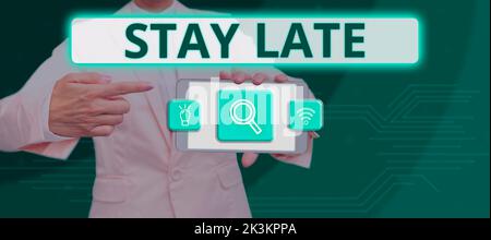 Konzeptionelle Bildunterschrift bleibt zu spät. Wort für Eine Routine, in der eine Person an einen Ort außerhalb der Zeit geht Stockfoto