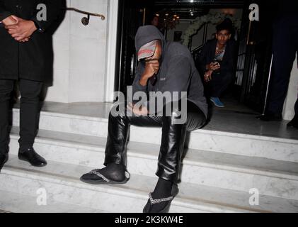 winnie harlow strotzte Natasha poonawalla Naomi campbell Kanye West beim Burberry Party Club 22 Stockfoto