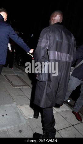 winnie harlow strotzte Natasha poonawalla Naomi campbell Kanye West beim Burberry Party Club 22 Stockfoto