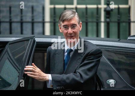 London, England, Großbritannien. 23. September 2022. Jacob REES-MOGG, der Staatssekretär für Wirtschaft, Energie und Industriestrategie, wird bei einem Kabinetttreffen vor der Downing Street 10 gesehen. (Bild: © Tayfun Salci/ZUMA Press Wire) Stockfoto