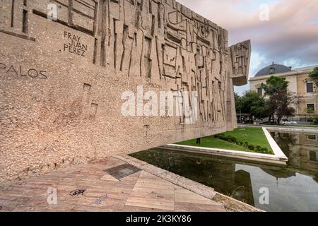 Madrid, Spanien, September 2022. Blick auf das Denkmal der Entdeckung Amerikas auf dem Cristobal Colon Platz im Stadtzentrum Stockfoto