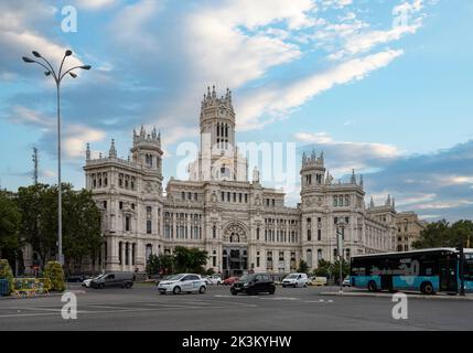 Madrid, Spanien, September 2022. Außenansicht Relief von Francisco Pizarro (Palast der Kommunikation) im Stadtzentrum Stockfoto