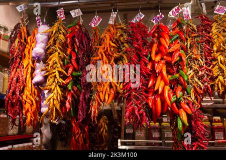 Der Mercado de La Boqueria - öffentlicher Markt an der Rambla Straße, Barcelona, Katalonien, Spanien Stockfoto