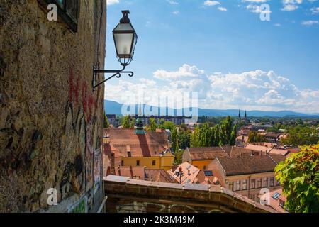 Ljubljana, Slowenien - September 3. 2022. Die Stadt Ljubljana im Zentrum Sloweniens vom Burgberg aus gesehen Stockfoto