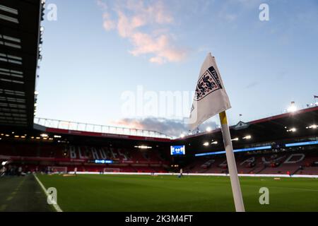 Sheffield, Großbritannien. 27. September 2022. Bramhall Lane unter Licht während des Internationalen Freundschaftsspiels zwischen England U-21 und Deutschland U-21 in Bramall Lane, Sheffield, England am 27. September 2022. Foto von Ben Wright. Nur zur redaktionellen Verwendung, Lizenz für kommerzielle Nutzung erforderlich. Keine Verwendung bei Wetten, Spielen oder Veröffentlichungen einzelner Clubs/Vereine/Spieler. Kredit: UK Sports Pics Ltd/Alamy Live Nachrichten Stockfoto
