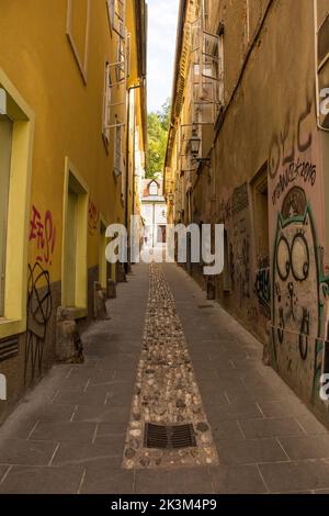 Ljubljana, Slowenien - September 4. 2022. Eine ruhige Seitenstraße im Zentrum von Ljubljana, Slowenien Stockfoto