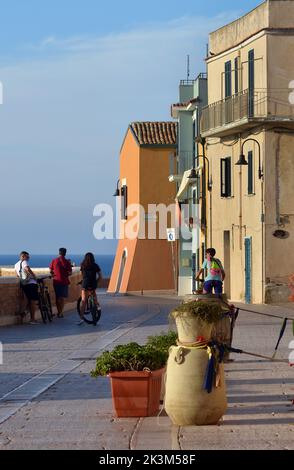 Termoli, Molise, Italien -08-29-2022-das alte Fischerdorf Stockfoto