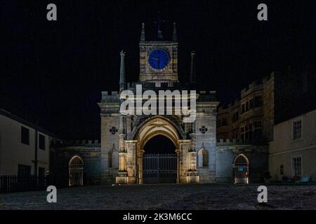 Ein Blick auf Robinson's Bogen, der in Auckland Castle in der Stadt Bishop Auckland, County Durham, Enhgland führt Stockfoto