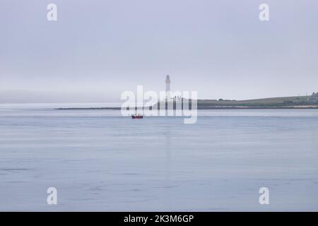 Blick auf den Hoy High Lighthouse von den NorthLink Ferries, Insel Graemsay Orkney, Schottland, Großbritannien Stockfoto