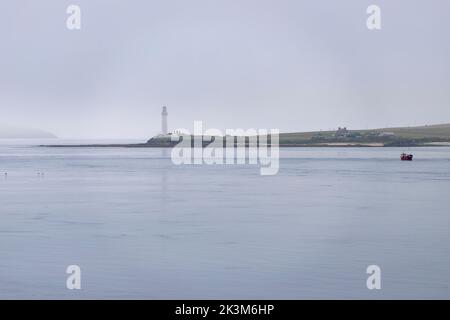 Blick auf den Hoy High Lighthouse von den NorthLink Ferries, Insel Graemsay Orkney, Schottland, Großbritannien Stockfoto